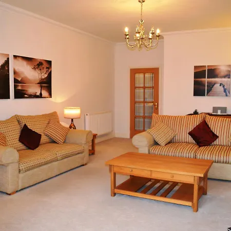 6 Ladstock Hall *